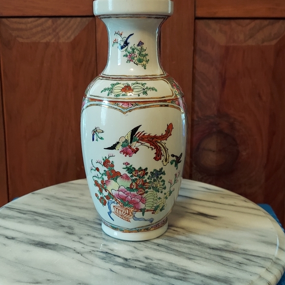 Hand Painted Vase - Picture 5 of 10